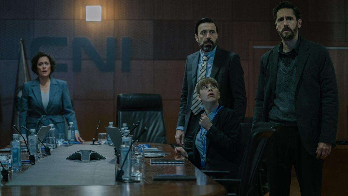 Clara Segura, Elisabet Casanovas, Israel Elejalde y Juan Diego Botto, en una escena de ‘El centro’