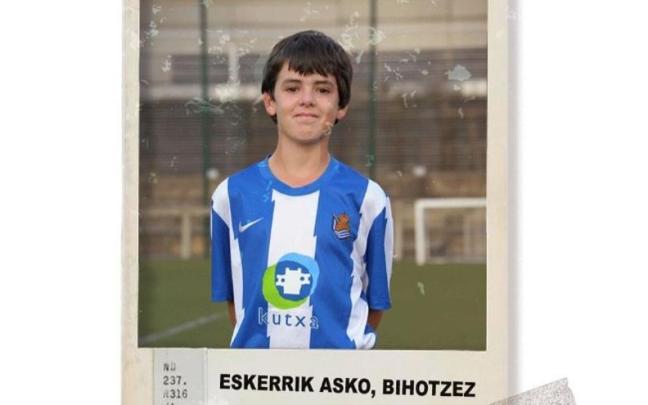 Alex Sola, en la imagen con la que ha acompañado su carta este jueves