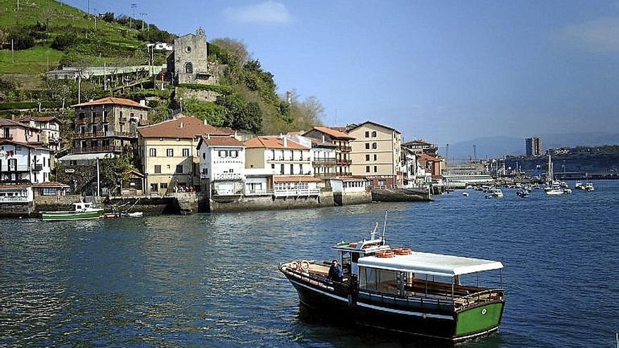 Motora de Pasaia y vista de Donibane