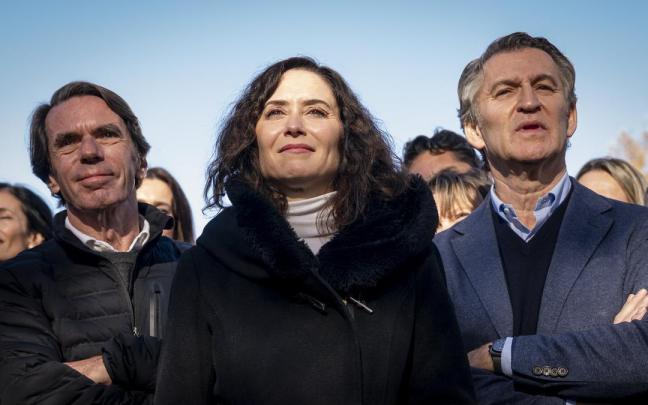 Aznar, Ayuso y Feijóo, tres dirigentes populares que han aportado eslabones a la larga cadena de presuntos fraudes electorales denunciados en diferentes épocas por el Partido Popular.