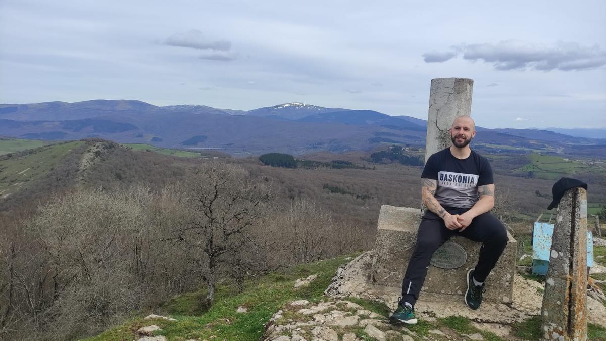 En el Alto del Corral con Gorbea detrás