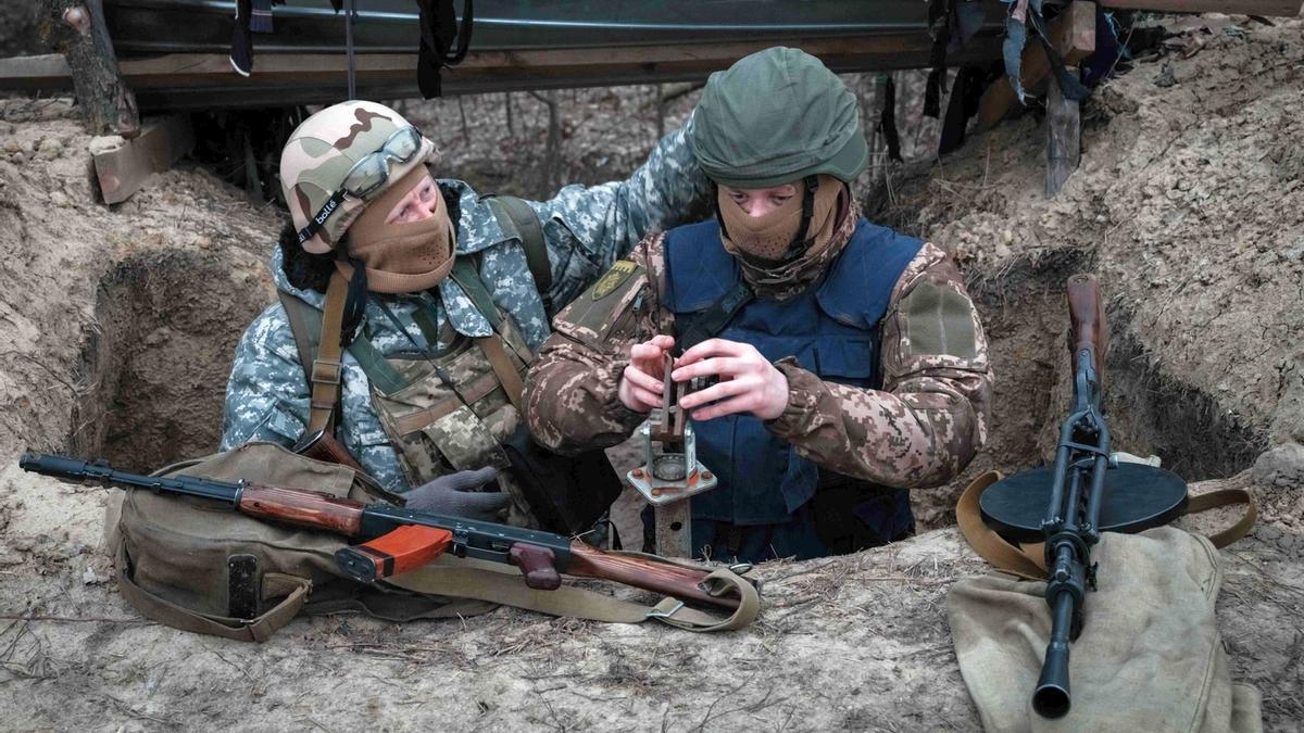 Las tropas ucranianas tratan de aguantar la presión rusa en la ciudad Bajmut.