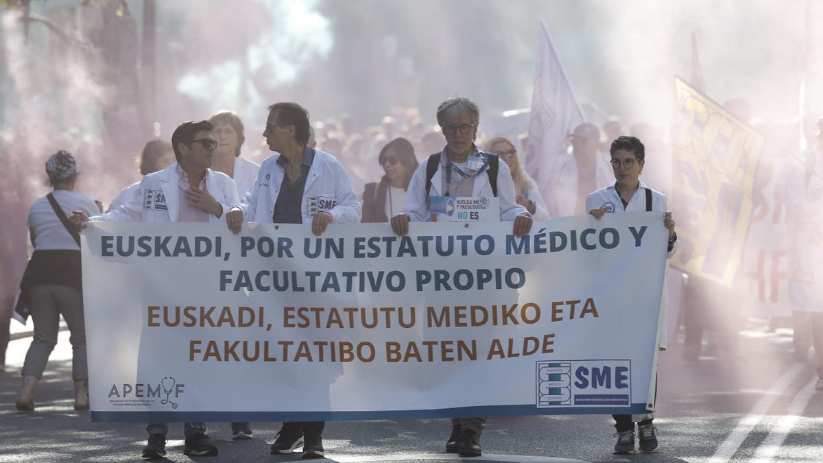 Manifestación en Bilbao por el estatuto marco propio médico.