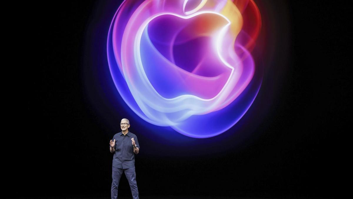 El director ejecutivo de Apple, Tim Cook, interviniendo durante el evento 'It's Glowtime' de la compañía