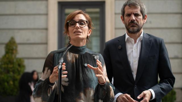 La ministra de Sanidad, Mónica García, y el ministro de Cultura, Ernest Urtasun.