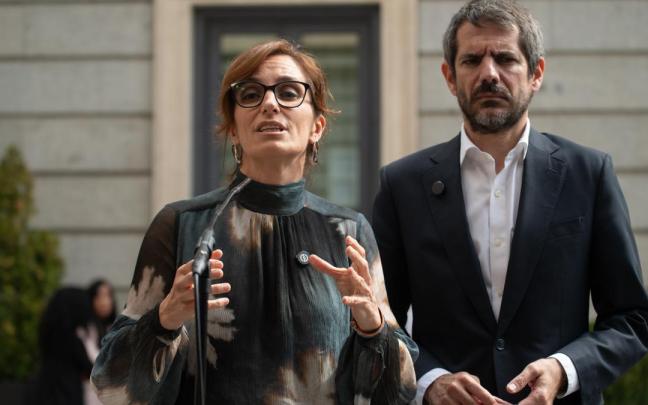 La ministra de Sanidad, Mónica García, y el ministro de Cultura, Ernest Urtasun.