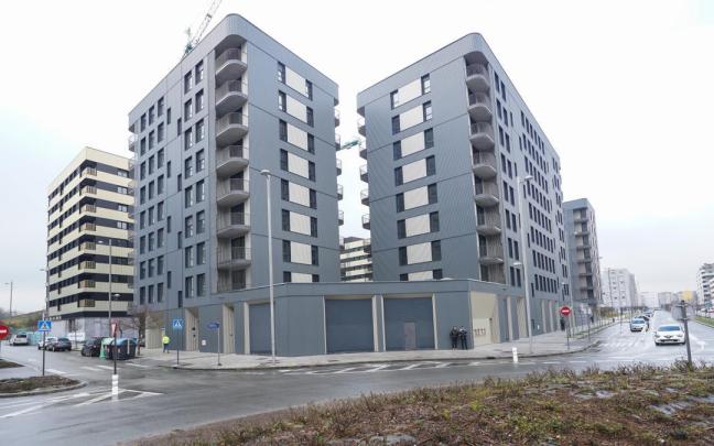 Vista general de una promoción de viviendas públicas en el barrio de Salburua en Gasteiz. / EP Vista general de una promoción de viviendas públicas en el barrio de Salburua en Gasteiz.