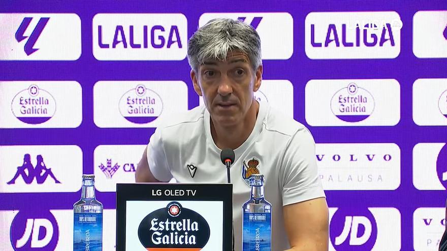 Imanol Alguacil, justo en el instante de la rueda de prensa en que un periodista vallisoletano se queja del turno de preguntas en euskera. / LALIGA / YOUTUBE