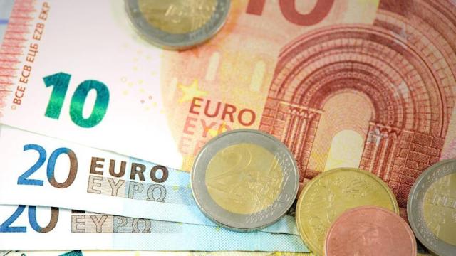 Guardar nuestro dinero en efectivo no es el método más recomendado