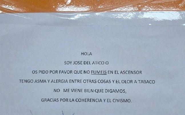 La nota pegada por el vecino asmático.