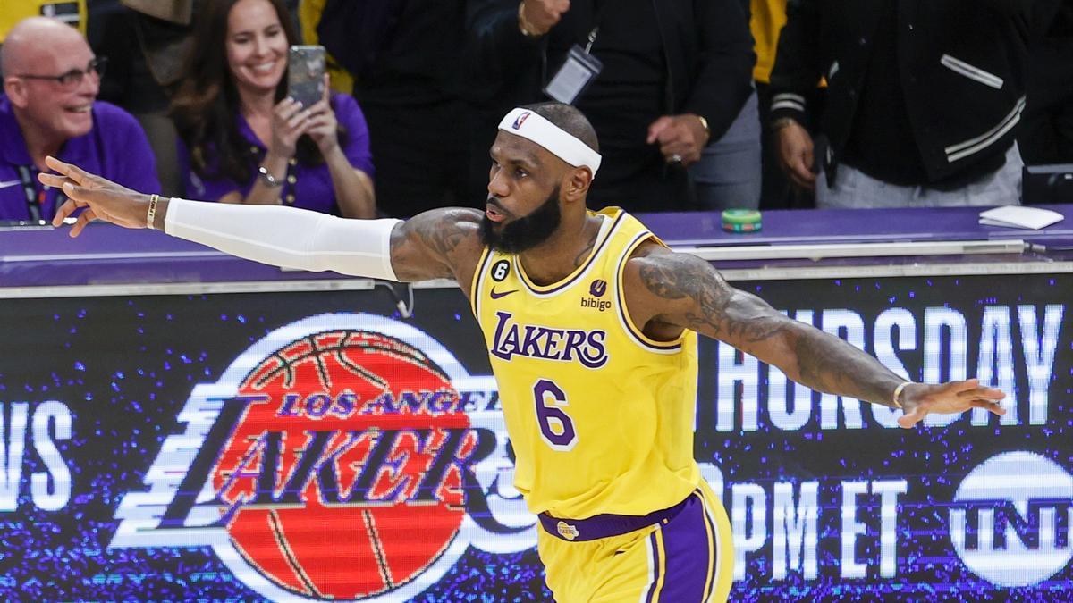 El jugador LeBron James, de los Lakers, en un partido contra el Oklahoma City