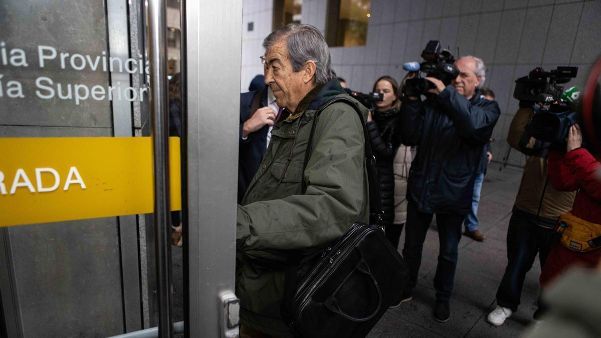 El exvicepresidente del Gobierno español, exministro y expresidente de Asturias, Francisco Álvarez-Cascos, a su llegada a la Audiencia Provincial de Oviedo.