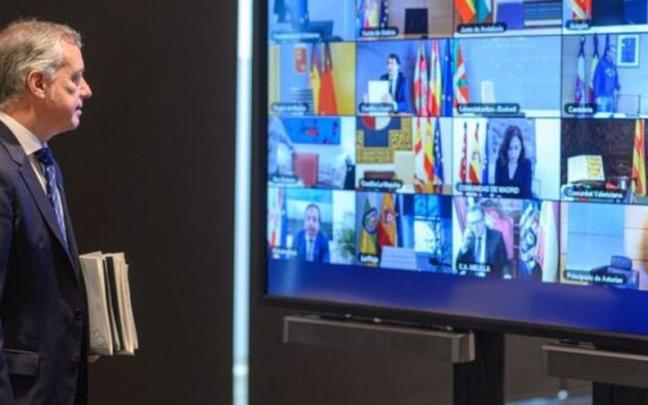 Iñigo Urkullu, en una de las reuniones telemáticas de las Conferencias de Presidentes que diseñó Pedro Sánchez, y a las que se le vieron pronto las costuras.