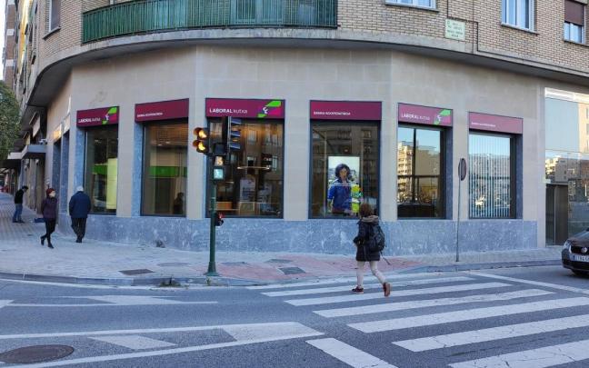 Laboral Kutxa ampliará el perímetro de protección a las unidades familiares con rentas de hasta 60.000 euros. Laboral Kutxa ampliará el perímetro de protección a las unidades familiares con rentas de hasta 60.000 euros.
