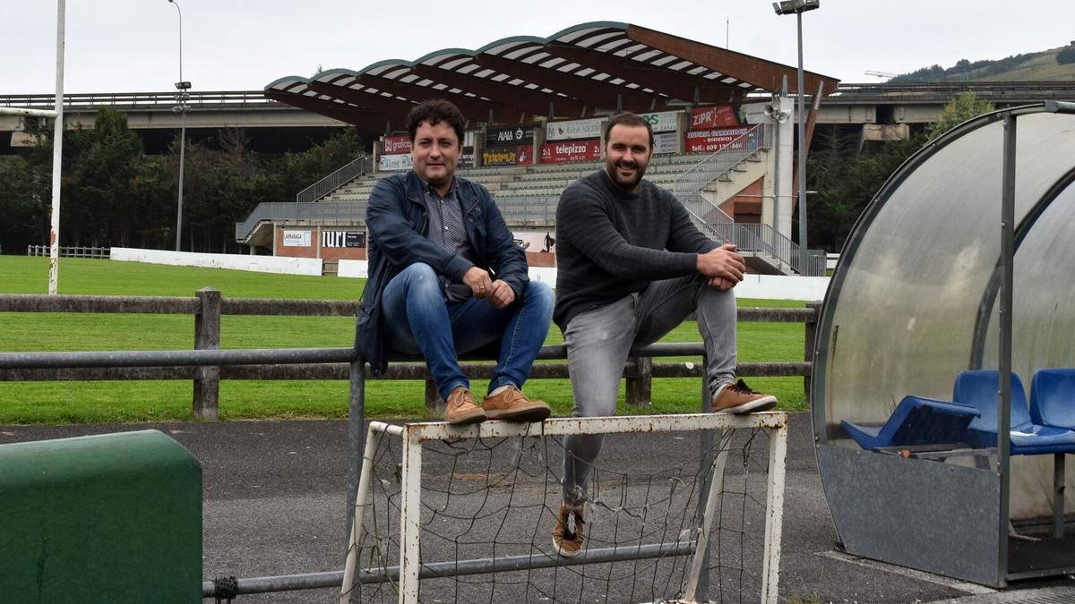 Xabier Txurruka e Iban San Martin en la presentación de las obras de la grada de Asti Txiki en 2018.