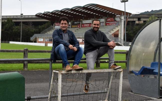 Xabier Txurruka e Iban San Martin en la presentación de las obras de la grada de Asti Txiki en 2018.