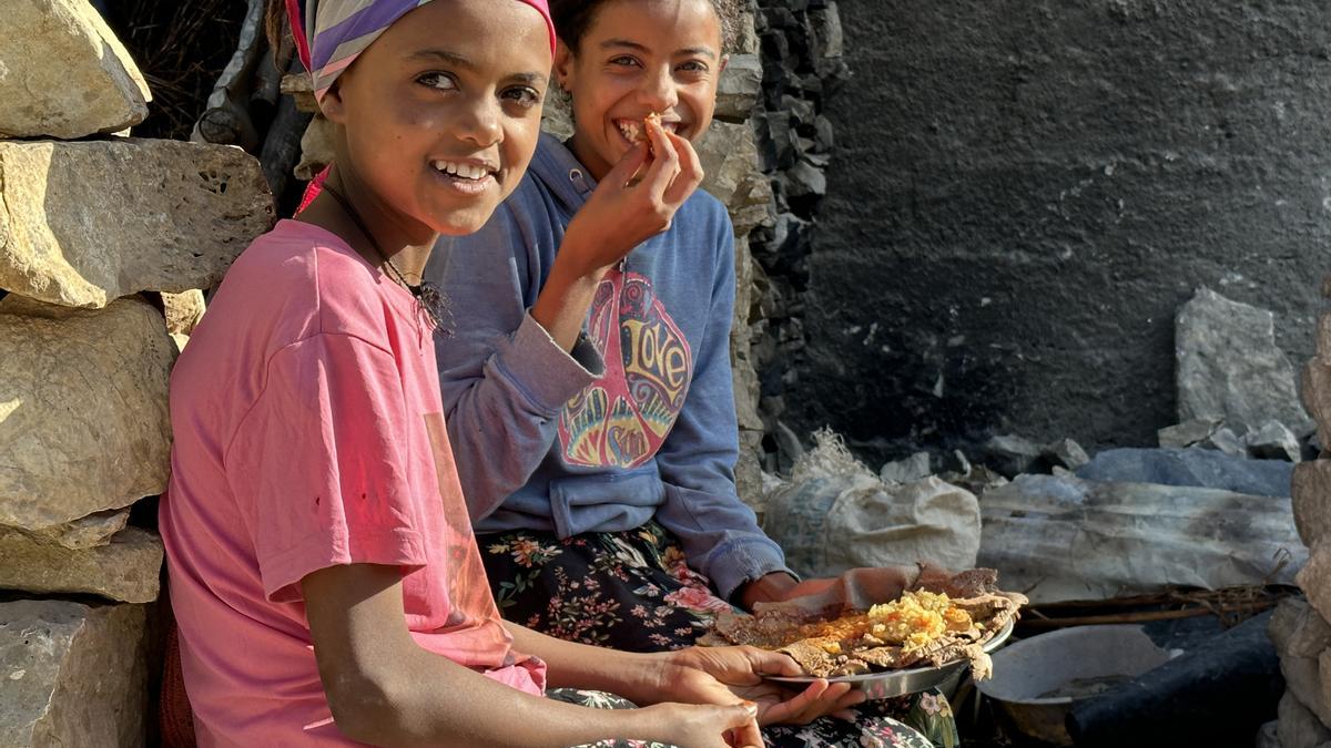 Muchas niñas sufren problemas de alimentación en todo el mundo.