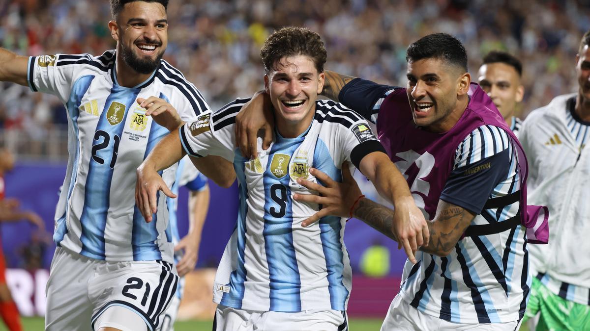 Julián ÁLvarez celebra el pase de Argentina a seminifinales