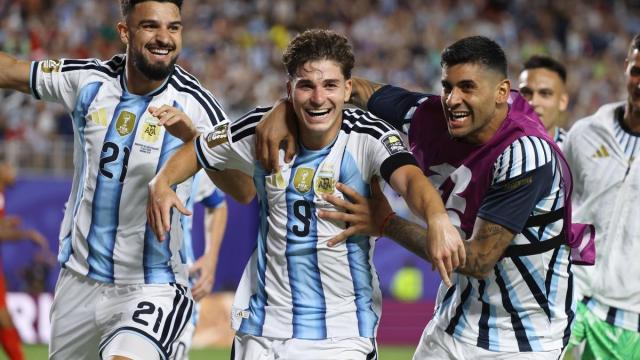 Julián ÁLvarez celebra el pase de Argentina a seminifinales