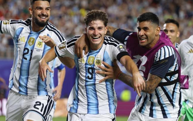 Julián ÁLvarez celebra el pase de Argentina a seminifinales
