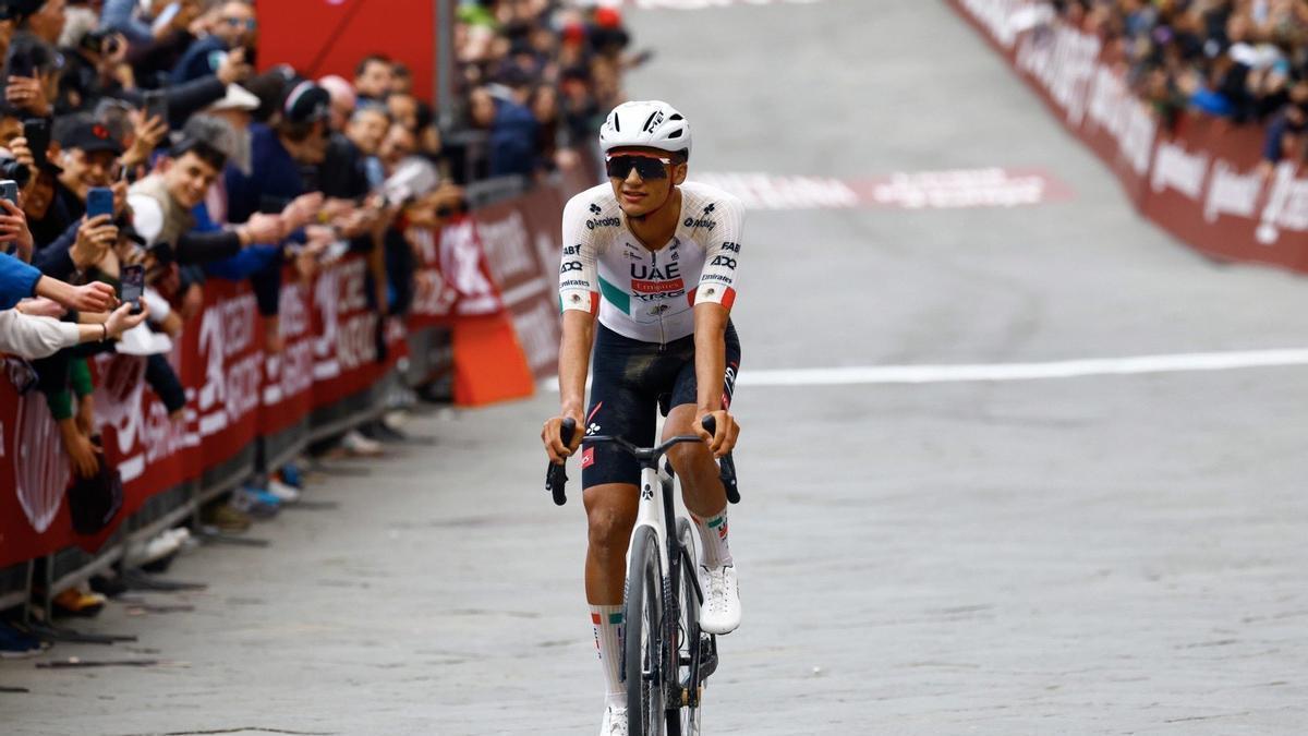 Del Toro, tercero en la Strade Bianche, parte como favorito en la Tirreno-Adriático.