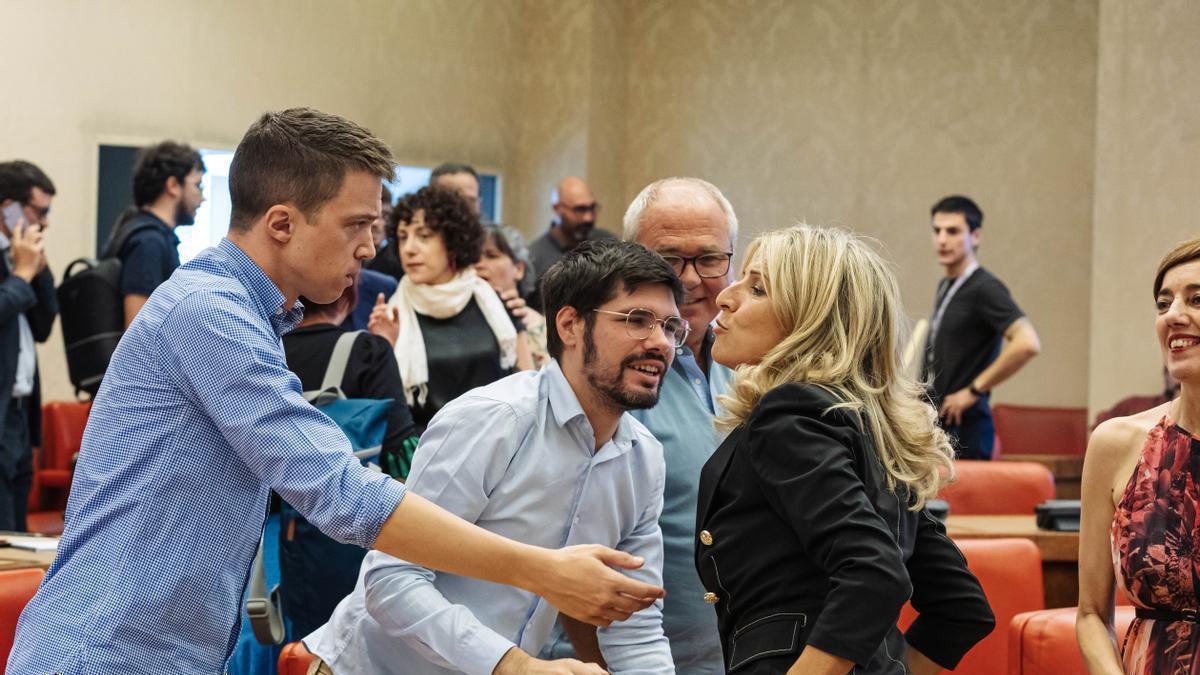 La líder de Sumar, Yolanda Díaz, el diputado de Sumar en el Congreso por Bizkaia, Lander Martínez.