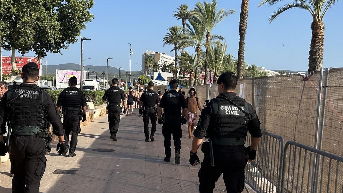 Agentes en Ibiza.