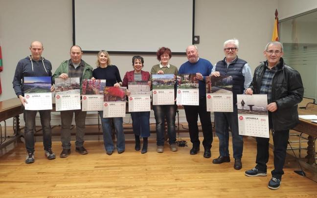 Presentación del calendario municipal de Beasain de 2026 con los autores de las fotografías seleccionadas.