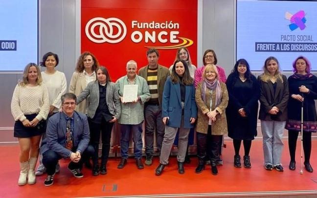 Organizaciones por los derechos humanos y los principales sindicatos firmaron ayer martes el Pacto Social contra los discursos de odio Organizaciones por los derechos humanos y los principales sindicatos firmaron ayer martes el Pacto Social contra los discursos de odio