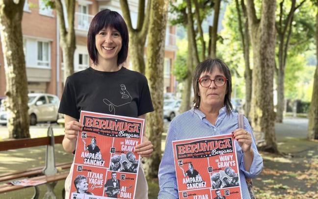 La edil Maite Usabiaga y Ubane Uzin de Gaztelupeko Hotsak en la presentación del ciclo Berumuga.