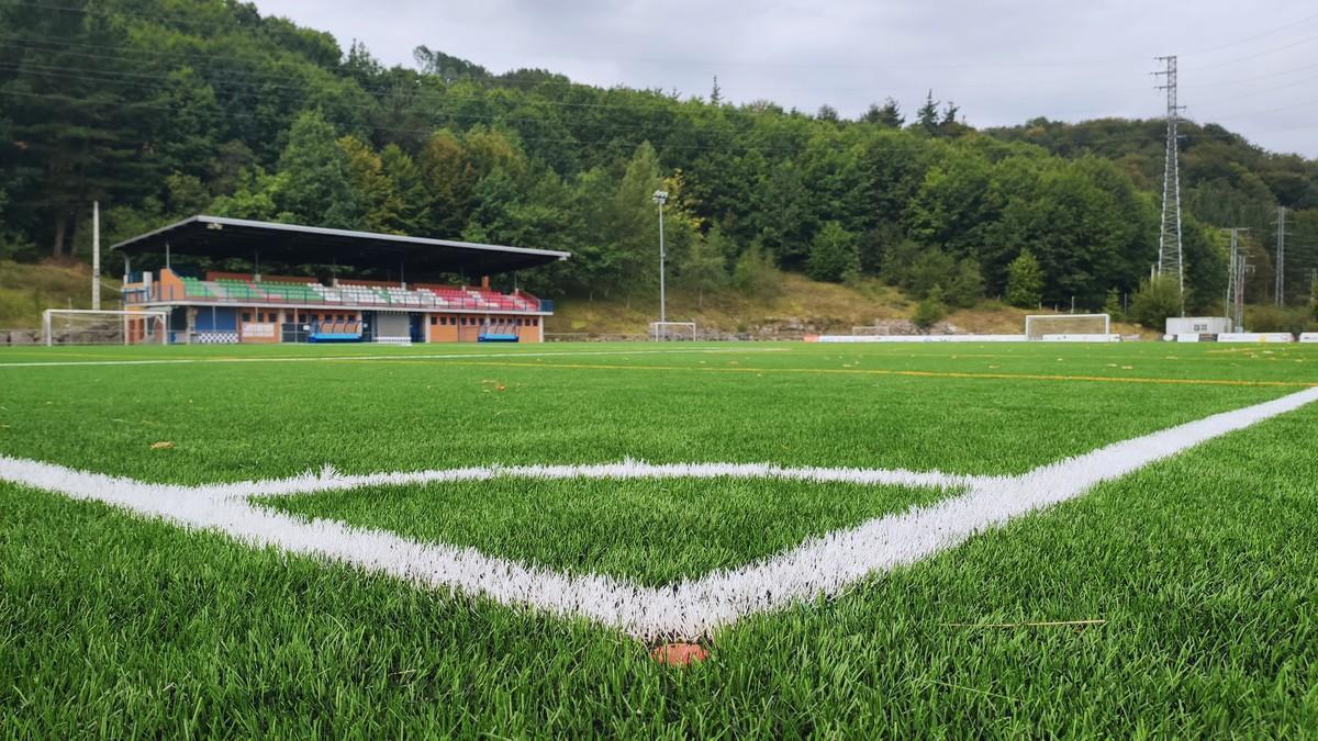 Campo de fútbol Harizti Handi de Lazkao.