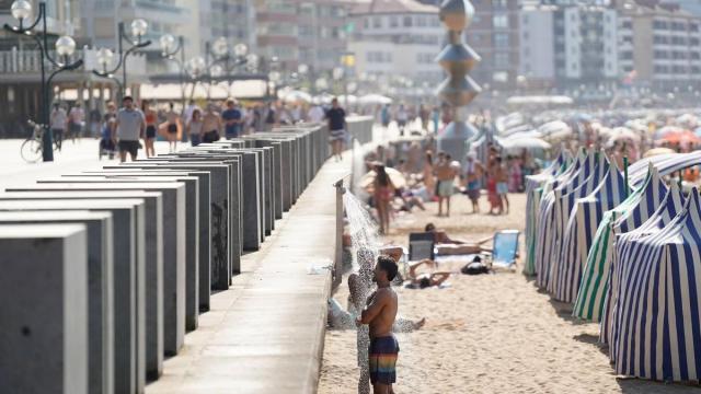 Playa de Zarautz repleta de gente el año pasado.
