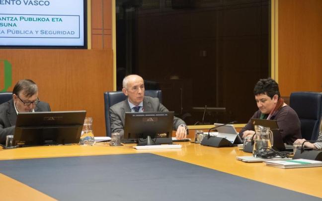 Josu Erkoreka durante la presentación en el Parlamento Vasco el proyecto de ley de Protección de Datos Personales.