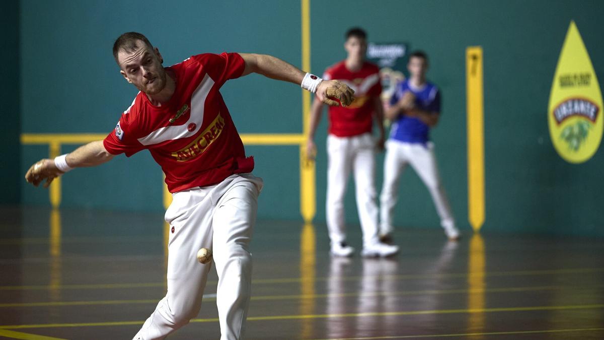Laso-Iztueta vencen a Peio Etxeberria-Martija en Barañain en la quinta jornada del Parejas de Primera (22-18).