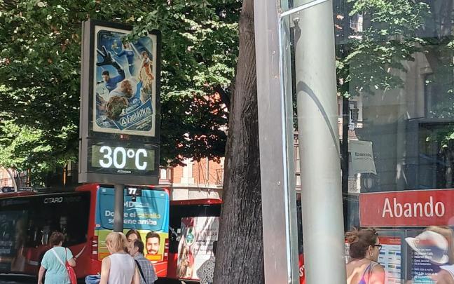 Termómetro en la Gran Vía de Bilbao este viernes / EP Termómetro en la Gran Vía de Bilbao este viernes