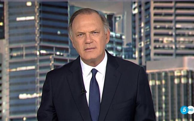 Pedro Piqueras se despide de sus compañeros de Mediaset y de los espectadores.