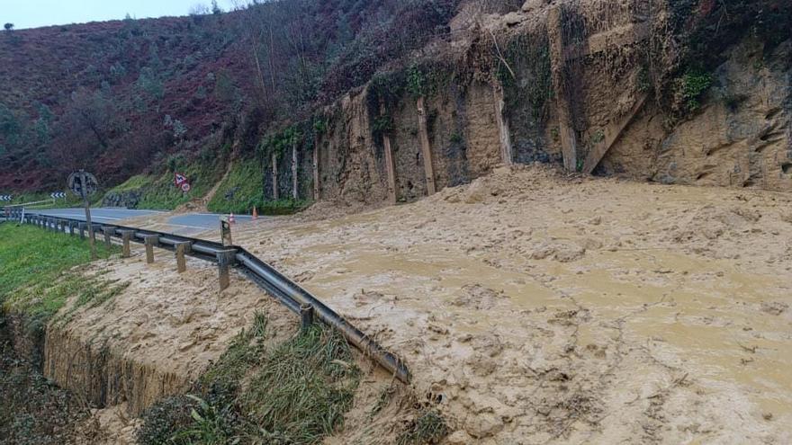 Imagen del corrimiento de tierras que ha obligado a cortar la BI-3447. / URDAKI-BAONZA