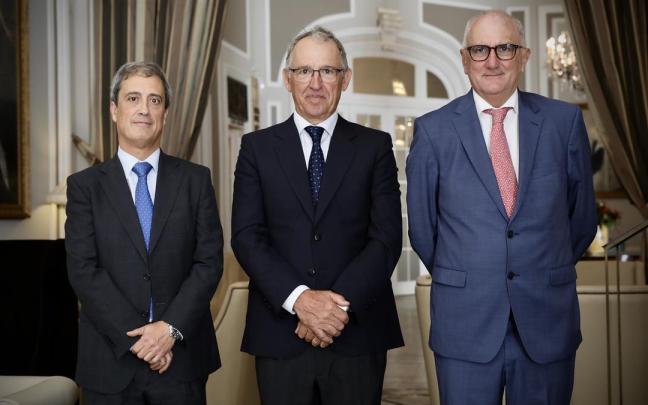 Andrés ArIzkorreta (d), junto a José Galíndez (c) y Luis Rodríguez Llopis (i). Andrés ArIzkorreta (d), junto a José Galíndez (c) y Luis Rodríguez Llopis (i).