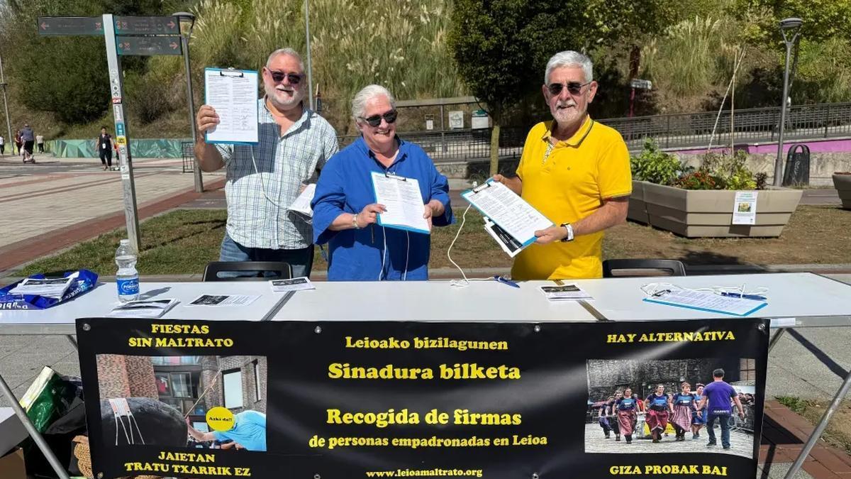 Recogida de firmas en Leioa contra el maltrato animal 'Leioa contra el Maltrato Animal'