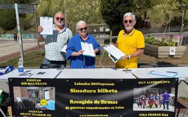 Recogida de firmas en Leioa contra el maltrato animal 'Leioa contra el Maltrato Animal'