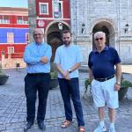 El alcalde de Orduña, en el centro, con el Director General de la BOS y un directivo de la Banda Santa Cecilia