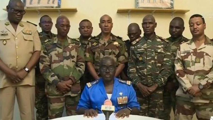 Un grupo de militares agrupados en el autodenominada Consejo Nacional para la Salvaguardia de la Patria han anunciado en televisión el golpe de estado.