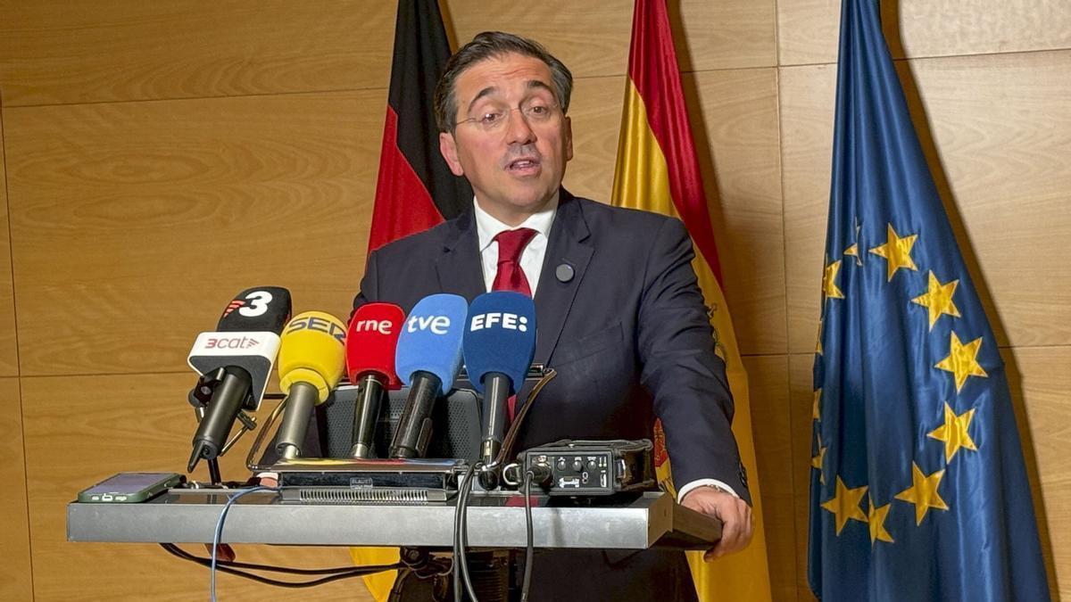 El ministro de Asuntos Exteriores, Unión Europea y Cooperación, José Manuel Albares, interviene en una rueda de prensa en Berlín.