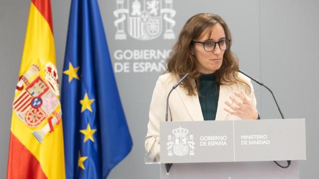 La ministra de sanidad, Mónica García, durante la presentación del balance de actividad de donaciones y trasplantes de 2025.