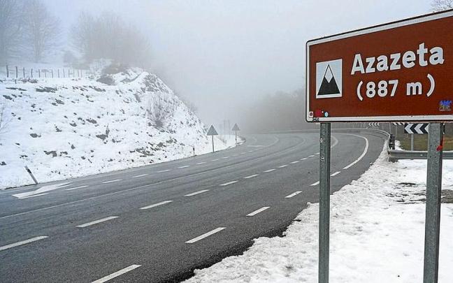 La nieve que cayó ayer en Álava no impidió que las carreteras estuviesen limpias. La nieve que cayó ayer en Álava no impidió que las carreteras estuviesen limpias.