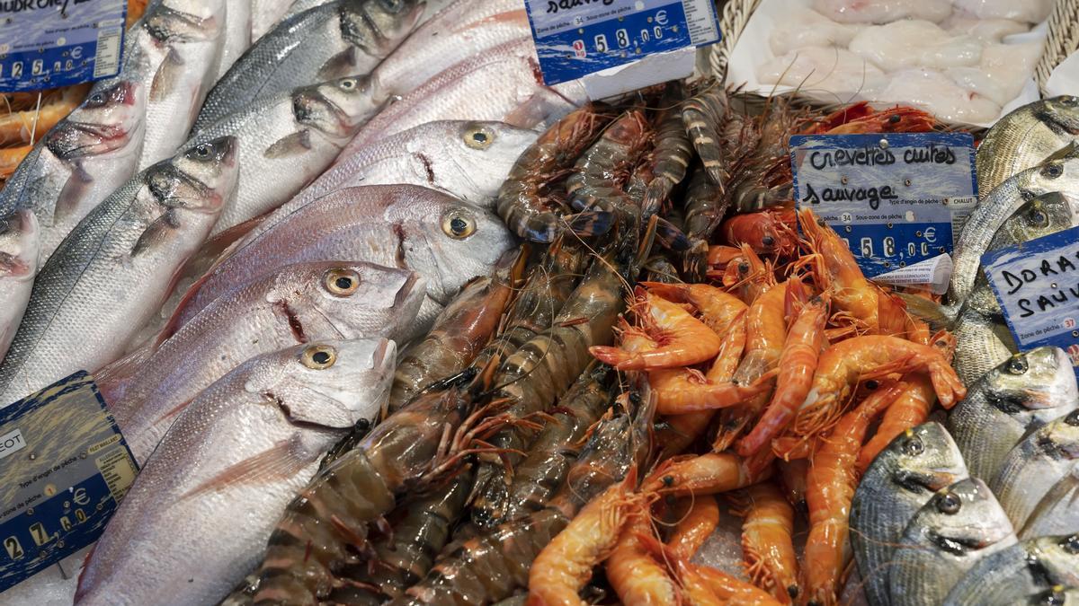 El pescado, blanco o azul, no debe faltar en la dieta semanal.