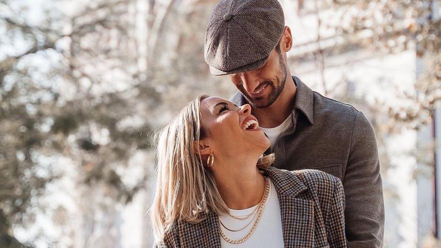 El futbolista Sergio Rico y su mujer, Alba Silva.