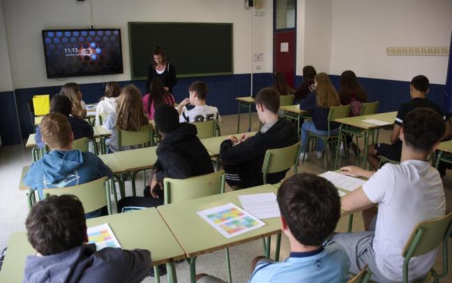 Estudiantes del IES Alaitz durante una clase el primer día del curso.