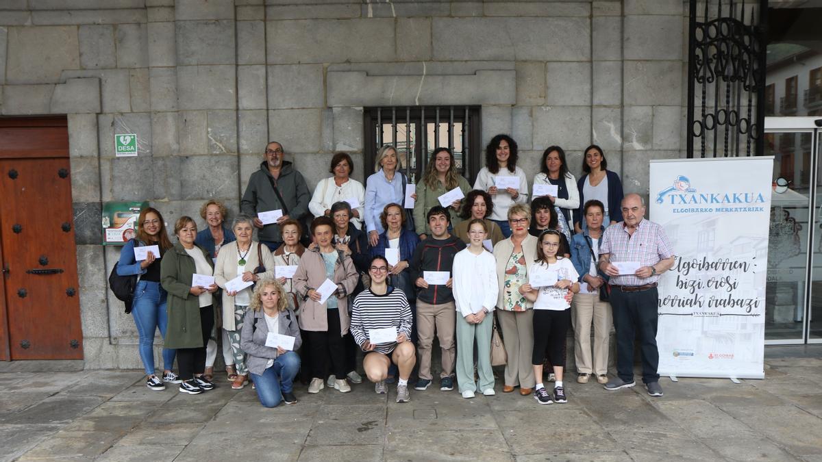 Agraciados y organizadores del concurso, en la tradicional foto de grupo de la entrega de premios con la que se cierra la campaña.