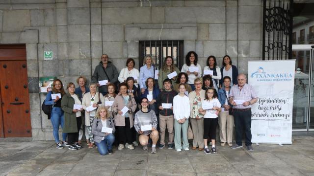 Agraciados y organizadores del concurso, en la tradicional foto de grupo de la entrega de premios con la que se cierra la campaña.